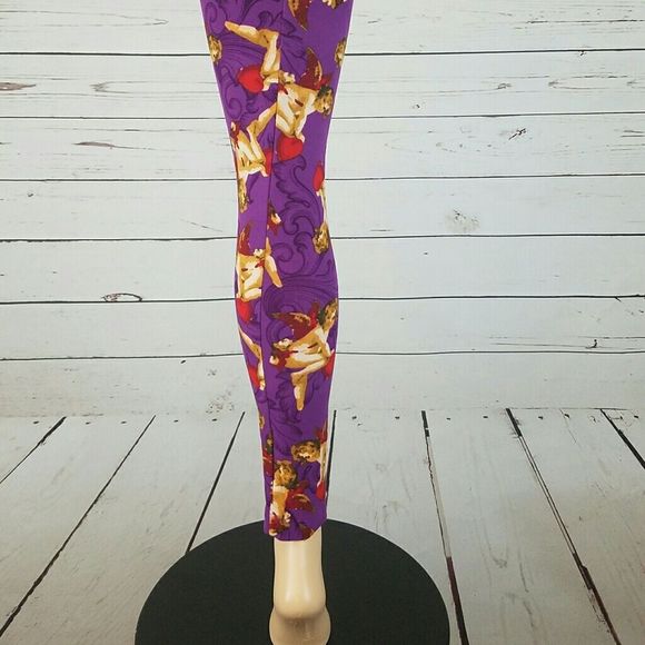 Lularoe Cupid Hearts Leggings Tall & Curvy - Picture 2 of 4